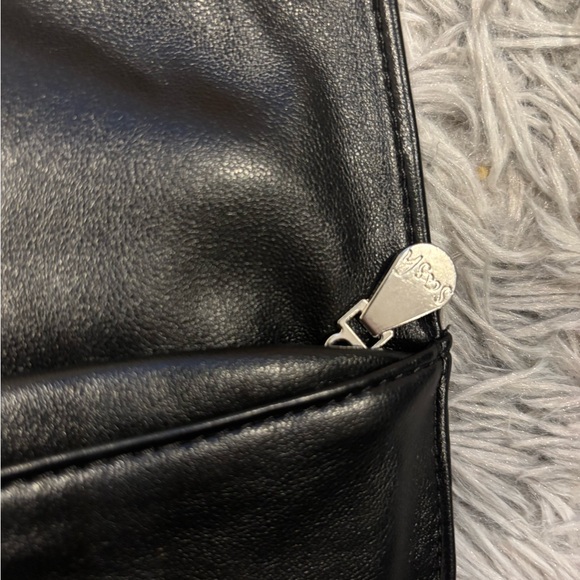 Minimalist Black Crescent Hobo Shoulder Bag - Picture 4 of 6